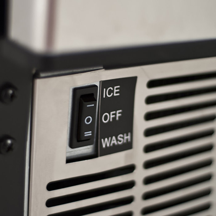 Edgestar 50 Lb. lb. Daily Production Cube Clear Ice Freestanding Ice